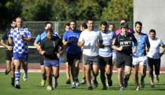 Los jugadores trabajaron en la tarde de ayer en el campo de rugbi de A Malata. 