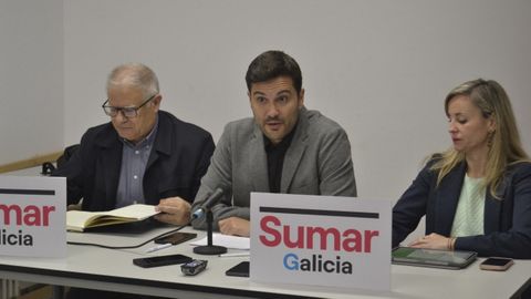 El portavoz de Sumar, Paulo Carlos Lpez, con los diputados Manuel Lago y Vernica Barbero.