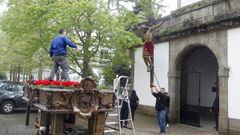 Preparaci�n de la procesi�n del Cristo de los Navegantes