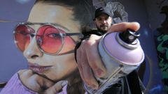 Rub�n hace gratifis desde los 17 a�os. Nunca se habr�a imaginado que ahora vivir�a de hacer encargos por toda Galicia