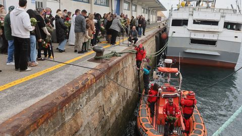La L.S. Saturno, de Cruz Roja, celebr� en Burela la tradicional ofrenda a los n�ufragos