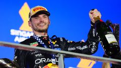 Max Verstappen celebra su triunfo en Singapur. 