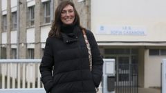 Marta Sixto, retratada a las puertas del IES Sof�a Casanova de Ferrol