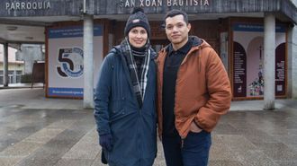 DESDE ISLA MARGARITA A CARBALLO. El matrimonio formado por Randy y Liz lleg� a Carballo en septiembre del 2024, junto con su hija y la madre de Liz. Vienen de la la isla de Margarita, en el norte de Venezuela. Ten�an un contacto y est�n muy contentos de la elecci�n. Cuenta Liz que la calidad de vida es muy superior, lo mismo que la seguridad, la alimentaci�n o los �servicios que funcionan�. Lo que m�s les ha costado es el clima gallego, acostumbrados al tropical. Su marido destaca adem�s la implicaci�n en la iglesia carballesa, muy devotos y participativos. Esperan un beb� para los pr�ximos meses.