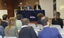 Negreira y Mourelo ayer, con representantes de asociaciones deportivas y educativas. 