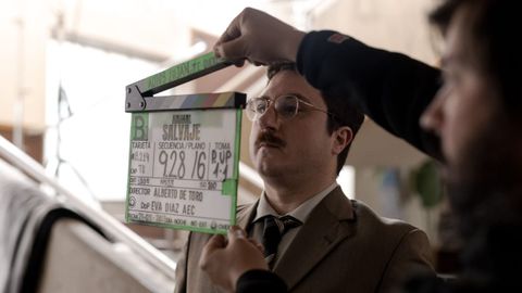 Aar�n Porras en un momento del rodaje de �Animal�, la serie de Netflix protagonizada por Luis Zahera en la que interpret� a un abogado
