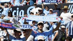 Aficionados del Celta, durante el partido ante el M�laga en Bala�dos de este domingo.