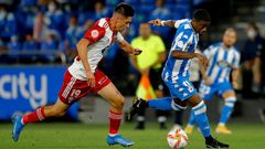 El c�ltico Beitia y el deportivista William de Camargo pugnan por el bal�n