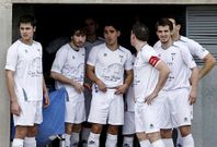 Los futbolistas del Club Lemos piensan en la final de ma�ana ante el Silva en A Pinguela.