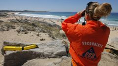 Imagen de archivo de un socorrista en la playa de O Vilar