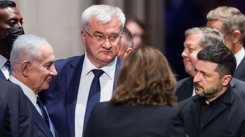 El primer ministro israel�, Benjam�n Netanyahu, el ministro de Asuntos Exteriores de Ucrania, Andrii Sybiha y el presidente de Ucrania Zelenski en el funeral
