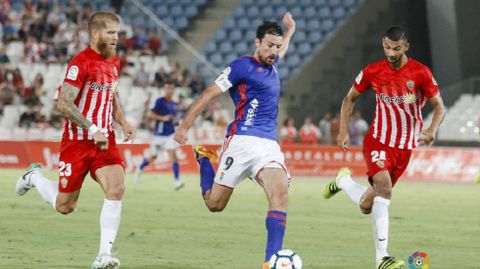 Toch� golpea en el Almer�a-Oviedo