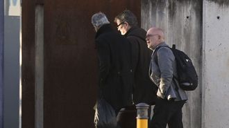 El abogado de Sito Mi�anco, Gonzalo Boye (de perfil, con mochila), imputado en el mismo caso que el narco gallego, entrando al juicio en la Audiencia Nacional.