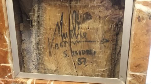 Firma de Muelle en una taberna en la zona de Embajadores, en la calle Miguel Servet, en Madrid