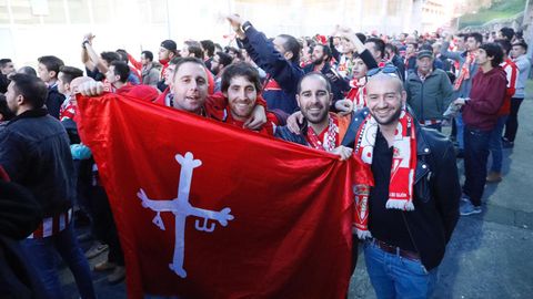 La afici�n del Sporting llega a Oviedo para el derbi