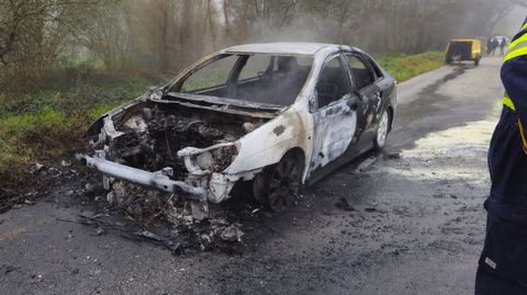 El veh�culo, un Citro�n C5, qued� pr�cticamente irreconocible, salv�ndose solo la zona del maletero.