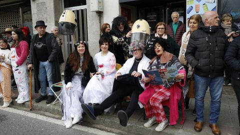 Desfile del domingo de entroido en Ver�n. El p�blico tambi�n participa.