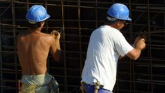 Trabajadores de la construcci�n al sol