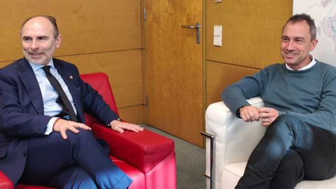 El consejero de Ordenaci�n de Territorio, Urbanismo, Vivienda y Derechos Ciudadanos, Ovidio Zapico,�mantiene�una reuni�n de trabajo con el rector de la Universidad de Oviedo, Ignacio Villaverde