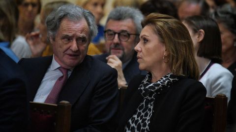 La exsecretaria general del PP Mara Dolores de Cospedal, con su marido, Ignacio Lpez del Hierro, el pasado mes de junio