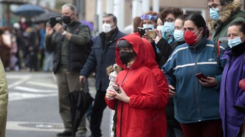 Tambin haba disfraces en las aceras, entre el pblico que presenciaba el desfile de carnaval de Monforte