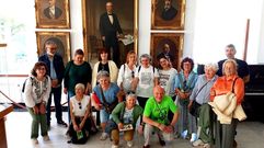 Visita do grupo As Silvardeiras de Allariz ao museo Fernando Blanco de Cee 