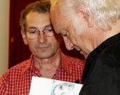 Fondevila intercambi� cat�logo y disco con Amancio Prada en Segovia.