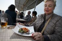 El buen tiempo anim� a degustar la tapa que ofreci� la Terraza de Chicolino