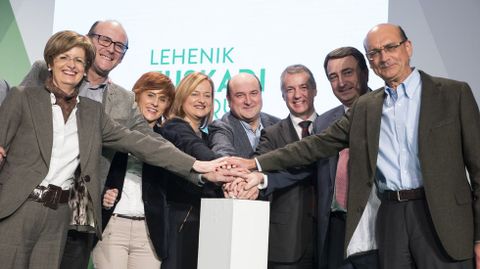 El lehendakari apoyando a los candidatos del PNV