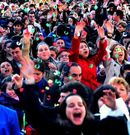 <span lang= es-es >Fiesta multitudinaria</span>. Cada a�o, Ravella se llena de gente dispuesta a celebrar, en la calle y por adelantado, el nuevo a�o.