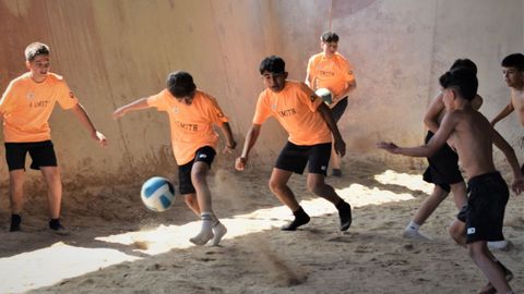 El Campus Sporty disfruta de Allariz.Las actividades ldicas y deportivas animan los quince das de actividad en el cmping y la ciudad deportiva de O Seixo