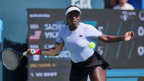 Octubre 14, 2023, Monastir, Tunisia. Sachia Vickery jugando al tenis.