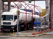 Reganosa cuenta con dos cargaderos de combustible para veh�culos pesados. 