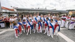 Repasa, en estas im�genes, el encuentro de danzas blancas de Camari�as