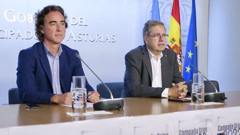 El jefe de Vigilancia Epidemiológica, Mario Margolles (d), y el coordinador de Gestión Asistencial del Sespa, Óscar Suárez (i)