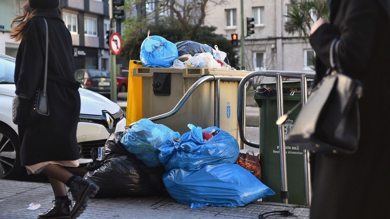 Tercer día consecutivo con la basura sin recoger en las calles de A Coruña