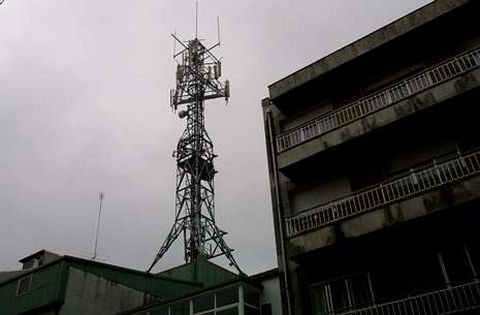 Tres operadoras de telefona mvil reclamaron contra la ordenanza de Laln para cobrarles una tasa.