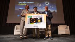 El secretario general de Ciencia, Innovaci�n y Universidades, Juan Cruz, junto al vicepresidente de la ONCE, Alberto Dur�n, y la directora general de la Fecyt, Izaskun Lacunza, durante le presentaci�n de la campa�a �Una vista �nica. Cu�dala�