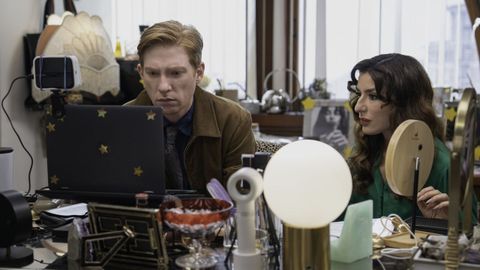 Los protagonistas de la serie The Paper