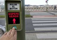 Pulsador frente a la Domus, inutilizado hasta este lunes. 