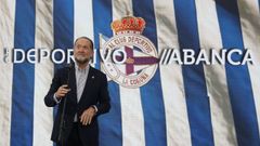 Juan Carlos Escotet, durante la visita del D�por al Espacio Avenida de Abanca.