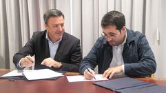 Valent&iacute;n Gonz&aacute;lez Formoso e Alberto Romar asinaron o convenio para o acondicionamento do vial