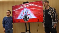 El concejal Alberto Oubi�a y Queco Lago, promotor do Black Hole, este martes, en el Concello de Pontevedra