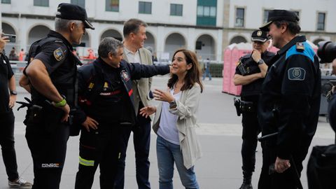 La alcaldesa, Ins Rey, en el centro de coordinacin de seguridad en las playas instalado en la coraza del Orzn