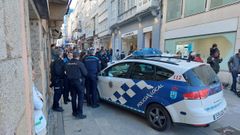 Polic�a en la calle Real tras el hurto de dos bolsos