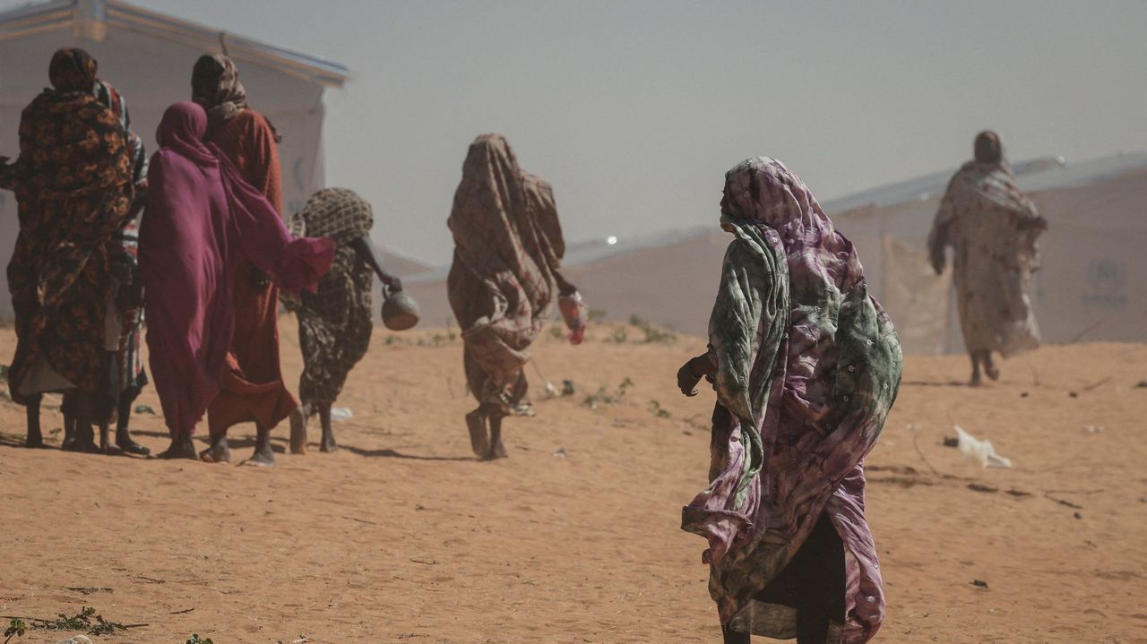 Encuentran en el desierto de Sudán los cadáveres de 33 profesoras y niños que tuvieron una avería hace dos meses