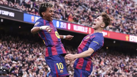 Lamine Yamal y Ferm�n celebran uno de los tantos del extremo del Barcelona ante el Villarreal.