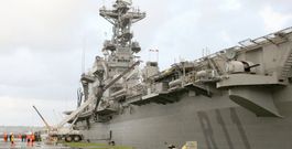 El �Pr�ncipe de Asturias� tiene vigilancia durante las 24 horas del d�a para prevenir robos de cobre y piezas. 