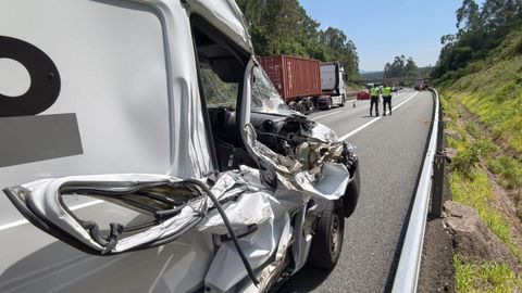 Veh�culo siniestrado en la autopista AP-9