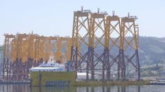 El buque de transporte especial ya tiene embarcadas las primeras cuatro unidades